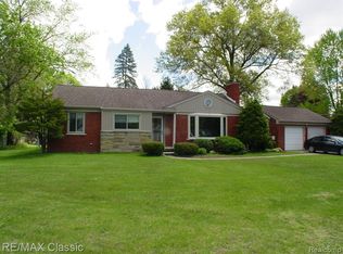 19520 Flamingo Blvd, Livonia, MI 48152