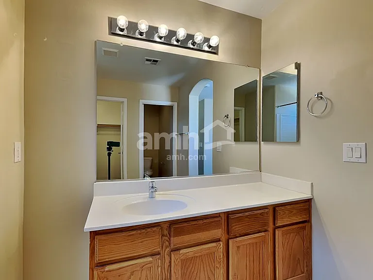 7202 S 45th Ave — Photo 9