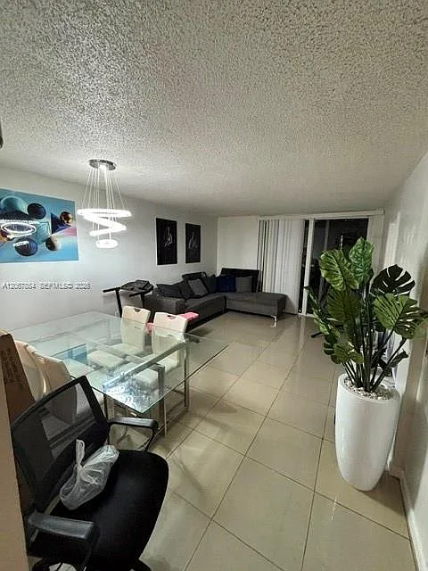 Samari Lake East Condo — Photo 3