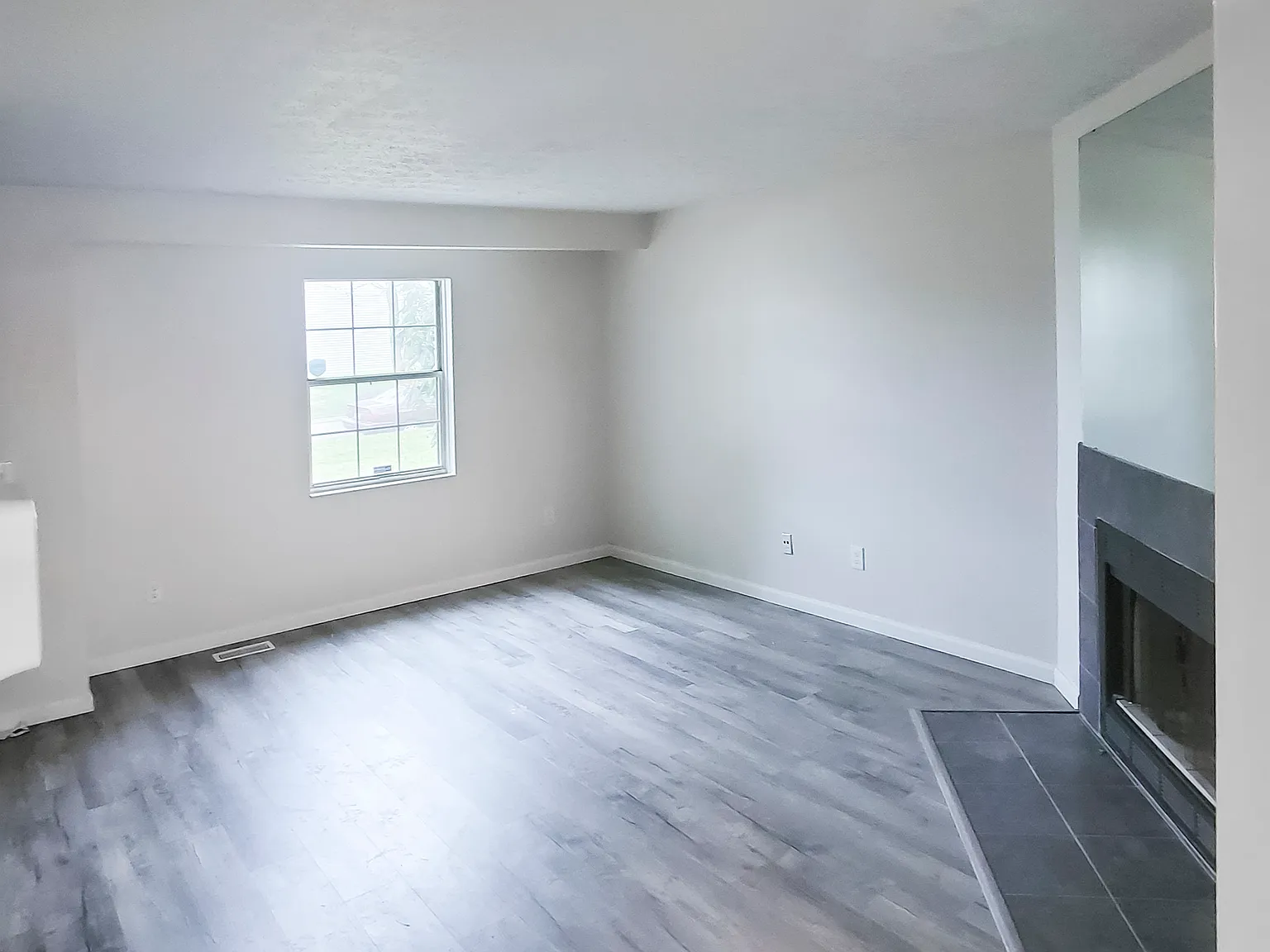 2 bed, 1.5 bath, 1020 sqft, $1,450 — Photo 3