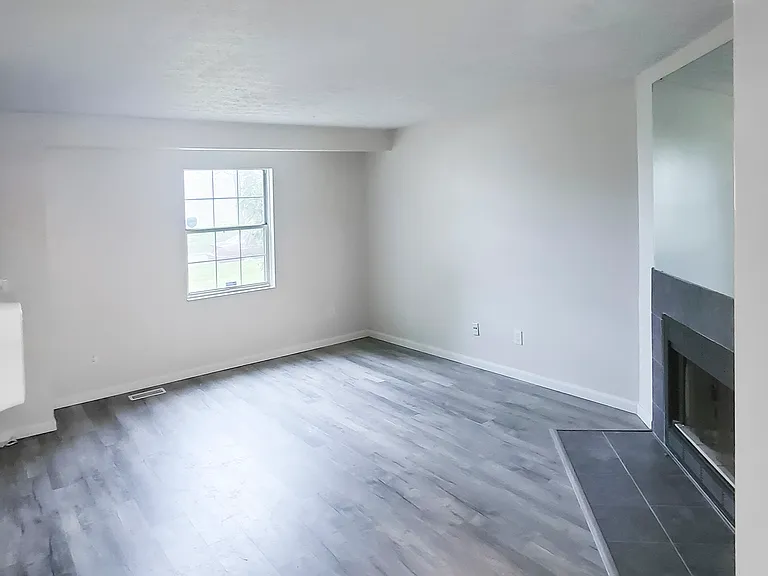 2426 Hannaway Ln — Photo 3