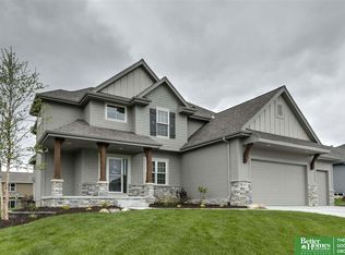 517 Sherwood Dr, Gretna, NE 68028