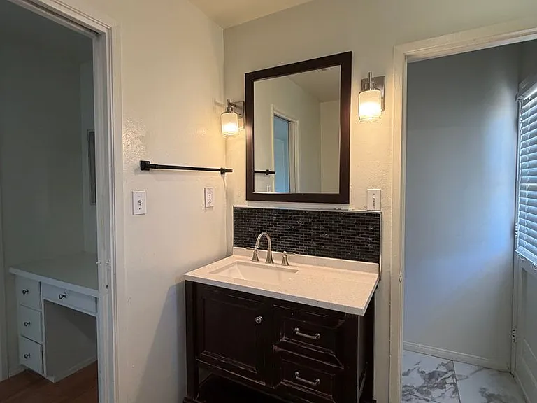 29205 Exeter St — Photo 58