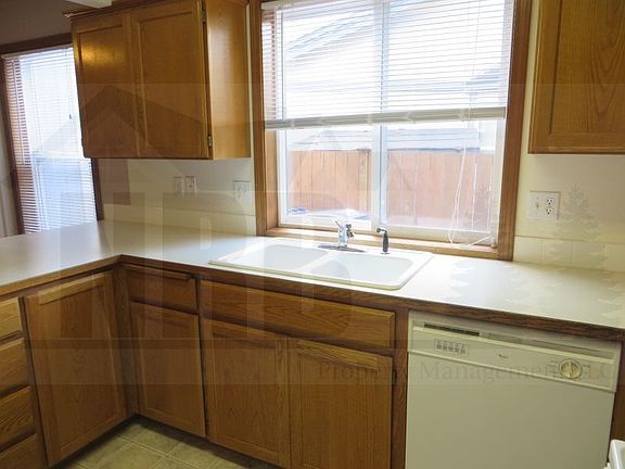 5th image of 5102 E D St
