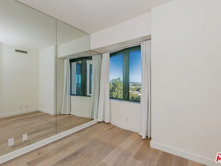10520 Wilshire Blvd #1004 — Photo 3