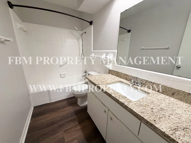 518 N Rogers St #105 — Photo 17