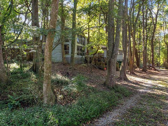 4th image of 2933 Woodside Dr