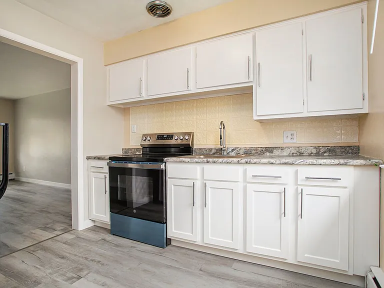 103 Devon Ave #C-1 — Photo 2