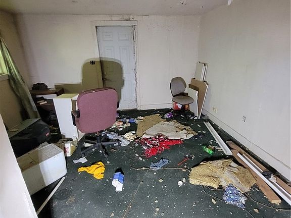5th image of 217 Parsons Ave