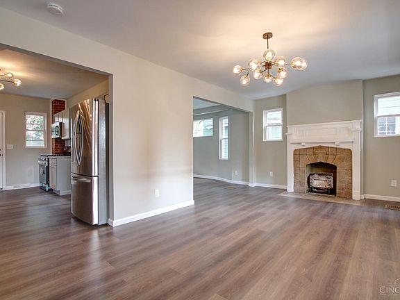 3rd image of 3711 Llewellyn Ave