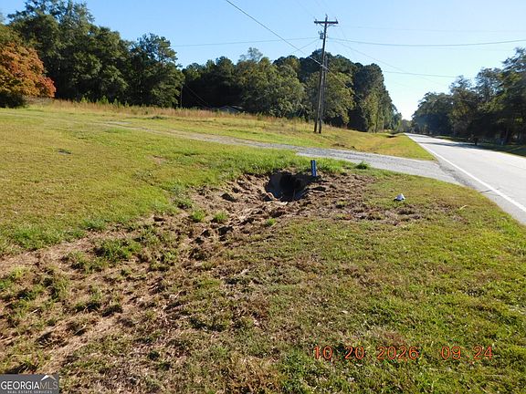 2nd image of 3020 Crest Hwy
