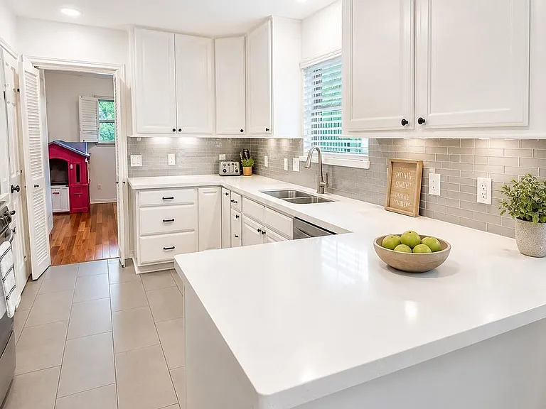 6914 Alderney Dr — Photo 10