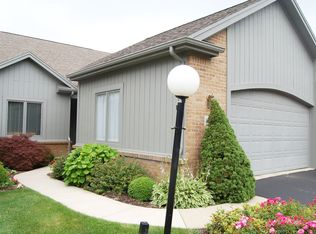 42 Woodforest Pkwy, Sylvania, OH 43560