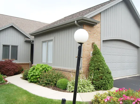 42 Woodforest Pkwy, Sylvania, OH 43560