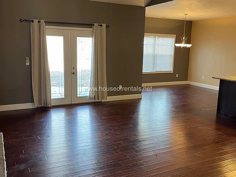 305 McVicker Dr #1 — Photo 5