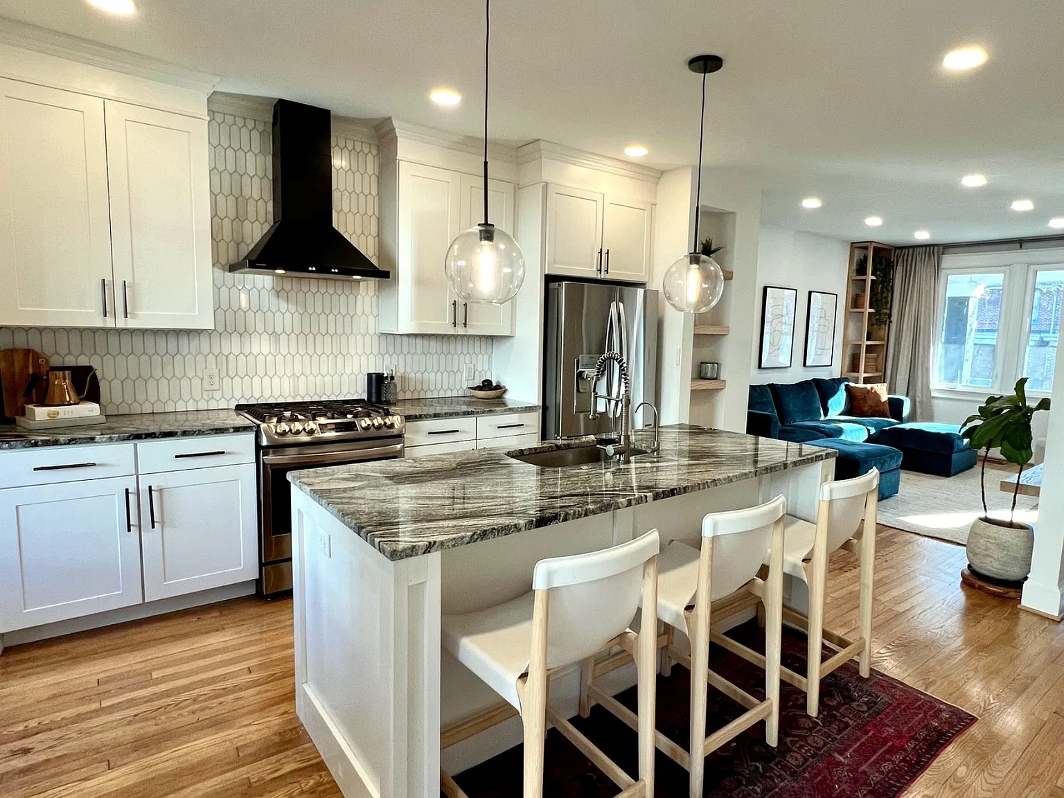 4 bed, 2.5 bath, 2150 sqft, $3,995 — Photo 3