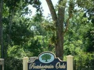 102 Pontchartrain Oaks Dr, Madisonville, LA 70447