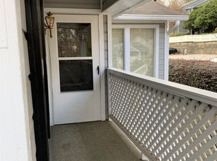 1005 Vicksburg Pl, Sandy Springs, GA 30350