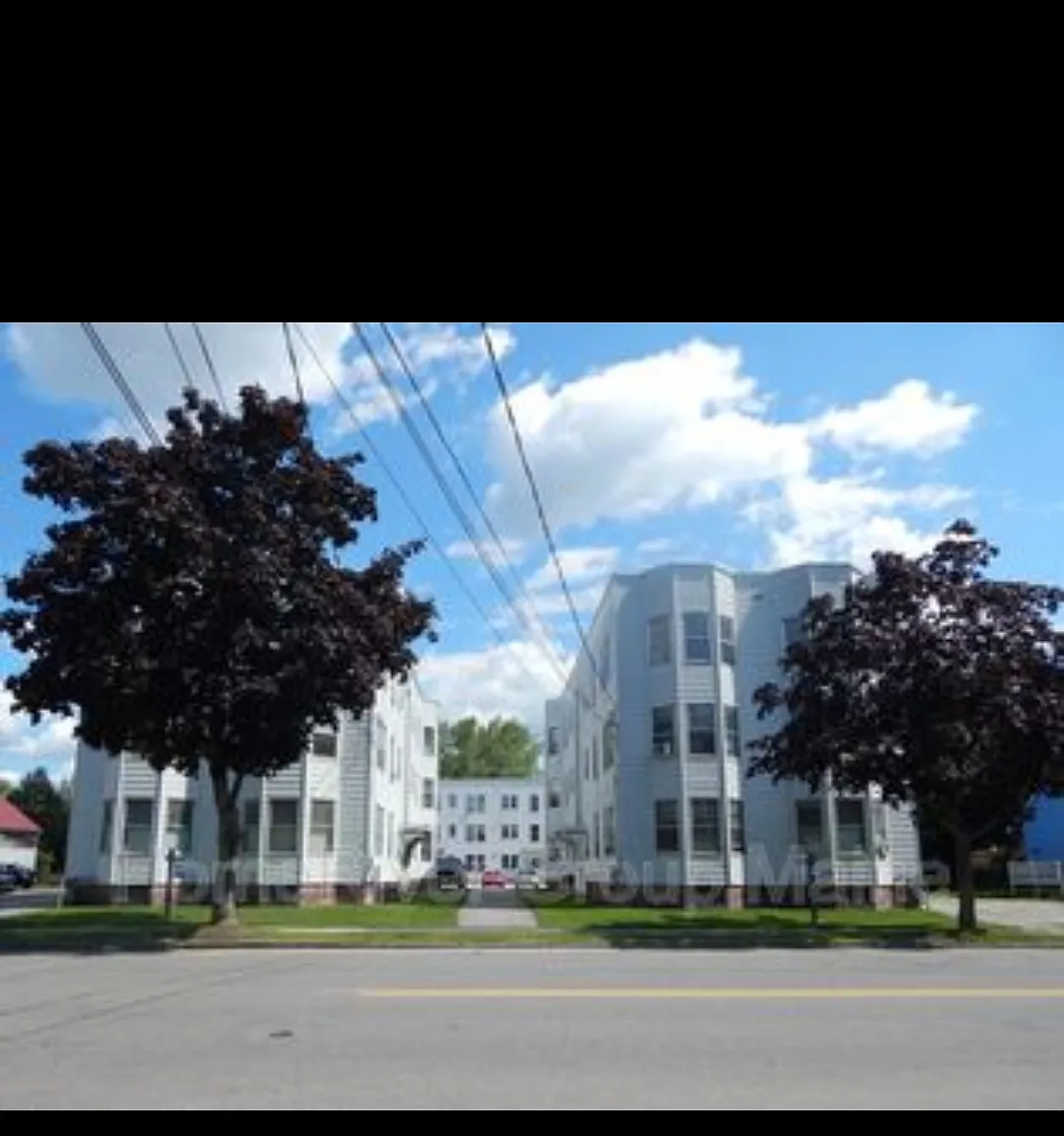 2 bed, 950 sqft, $1,600 — Photo 3