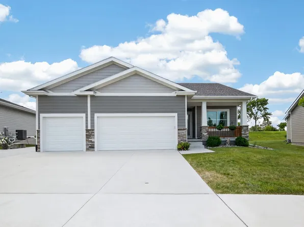 9309 Bellflower Ln, Norwalk, IA 50211