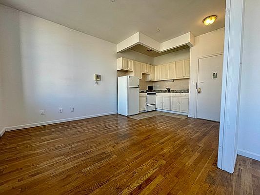 4th image of 77 Delancey St #4AA