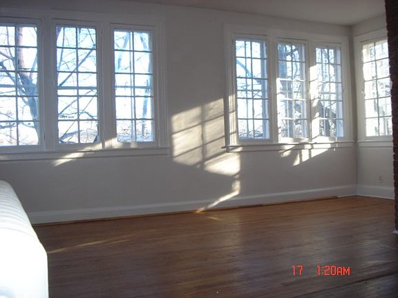4th image of 261 W 261st St