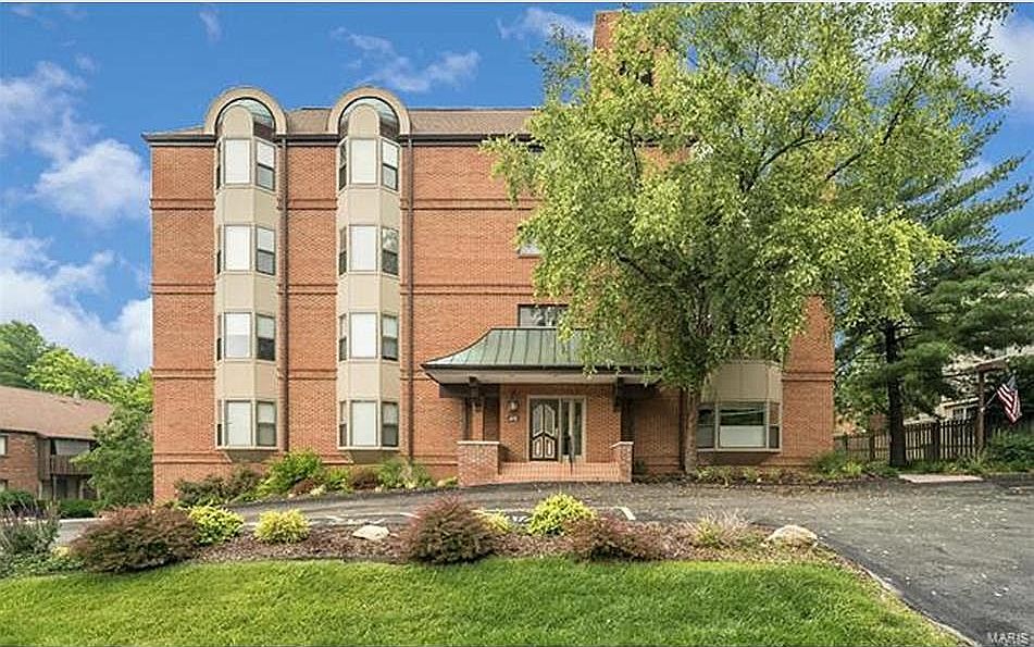 1st image of 415 W Jefferson Ave APT 204