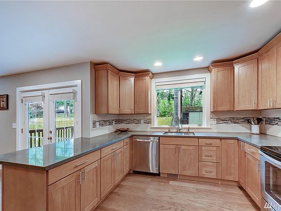 5th image of 6027 Glenwood Ave #B