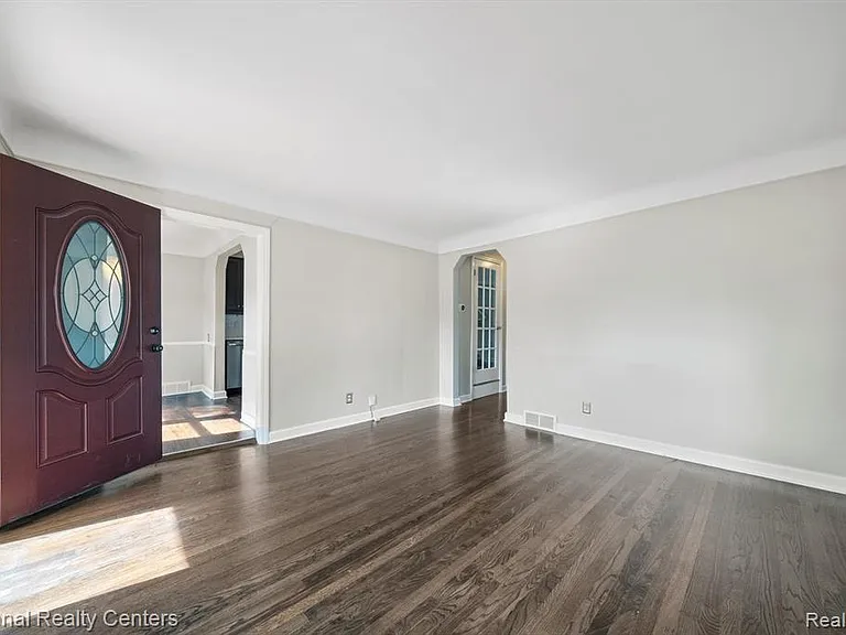 3047 Cummings Ave — Photo 2