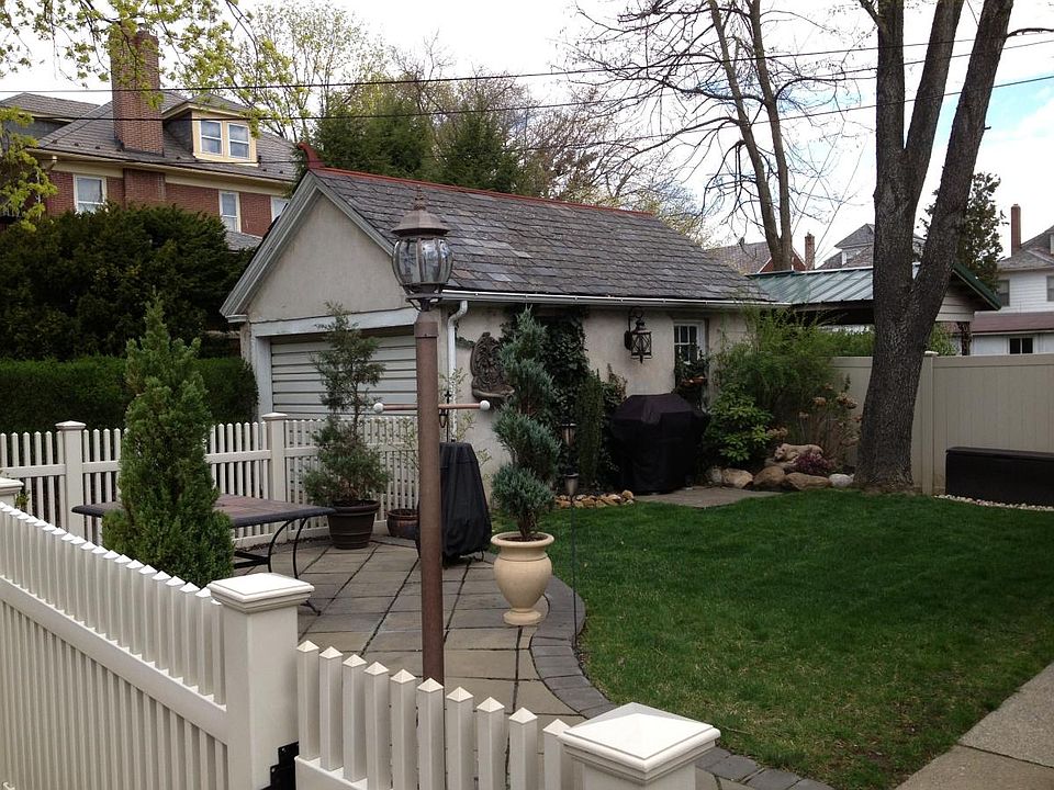 2nd image of 705 Reeder St