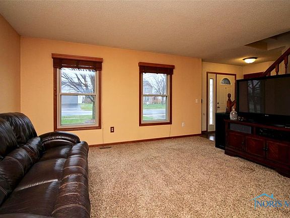 5th image of 26378 Oak Meadow Dr E