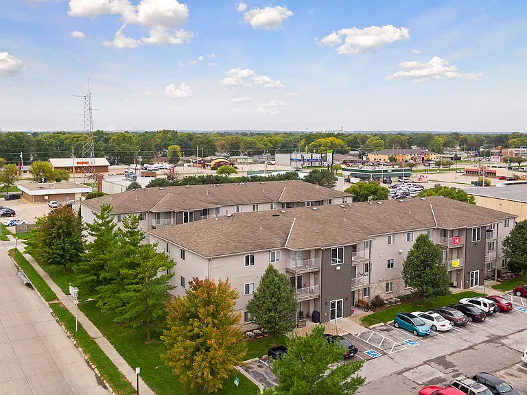 Cambridge Apartments — Photo 10