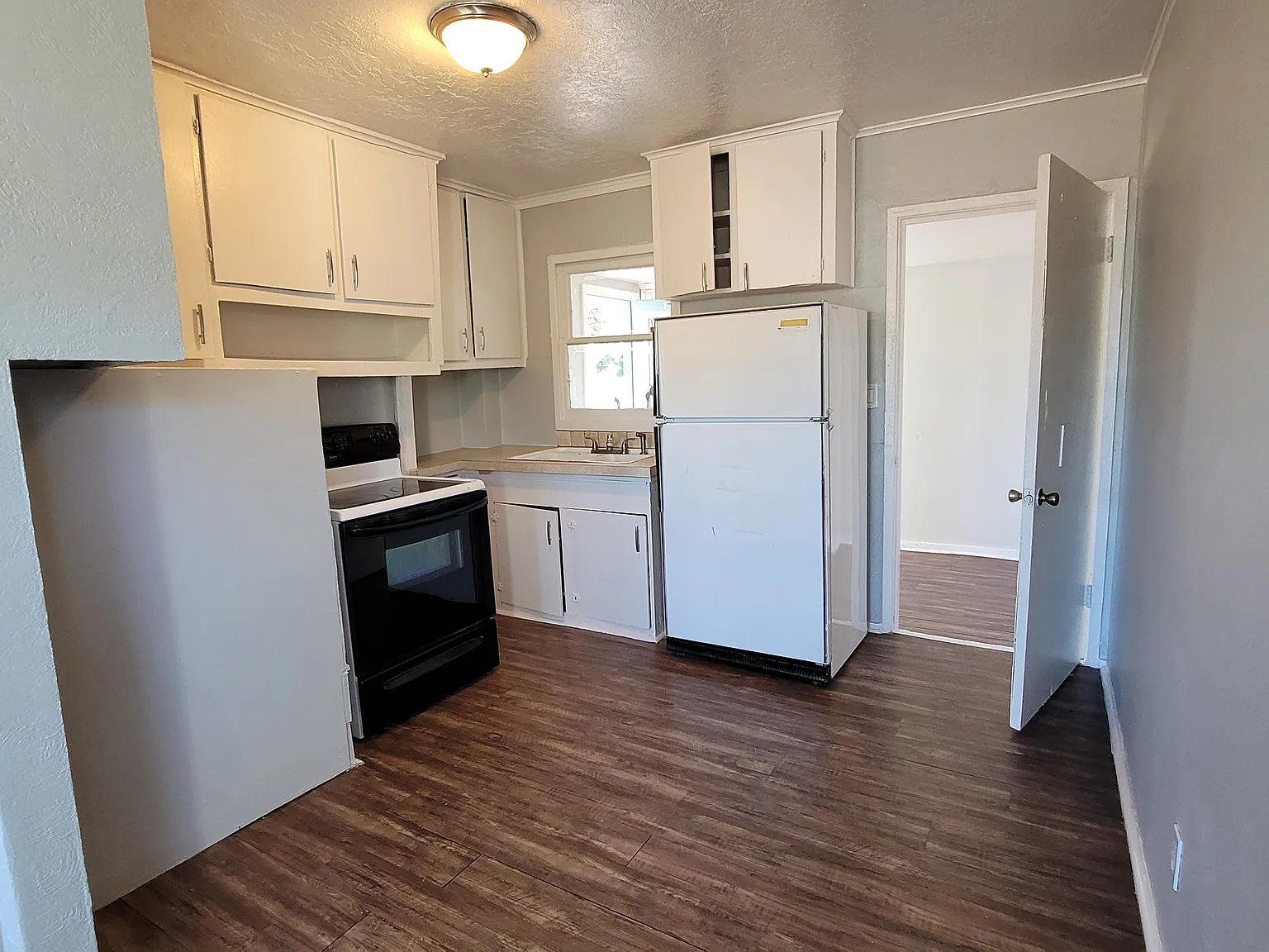 2 bed, 700 sqft, $1,450 — Photo 3