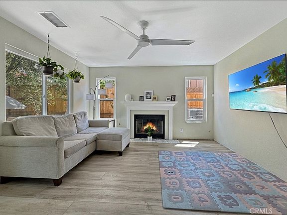 3rd image of 1381 Gilmore Pl