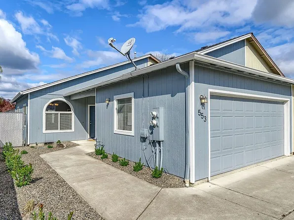 553 Mountain View Dr, Central Point, OR 97502