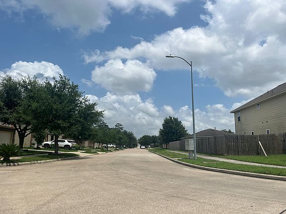 4th image of 10702 Jordan Heights Dr