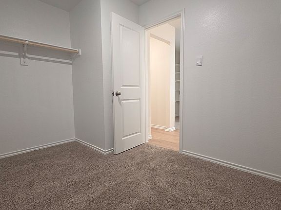 4th image of 211 Desert Willow Dr