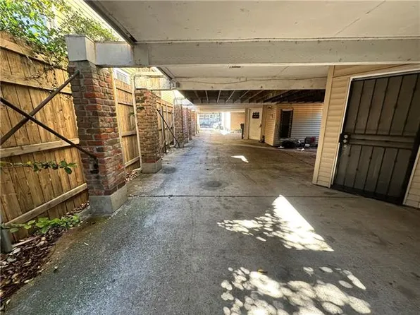 929 8th St, New Orleans, LA 70115