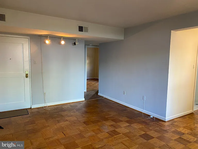 1300 N Meade St #22 — Photo 5