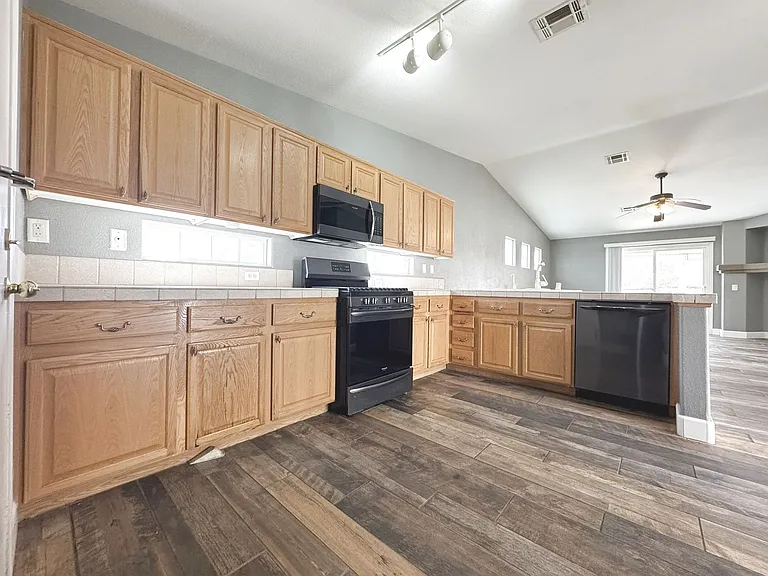 8209 Dusty Valley Ct — Photo 16