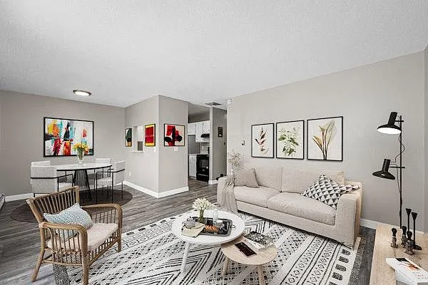 Heather Ridge - Beautiful Remodeled Apartments — Photo 2