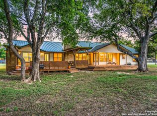 866 Cottonseed Run, Martindale, TX 78655