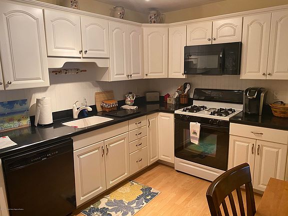 4th image of 7A Cedar St