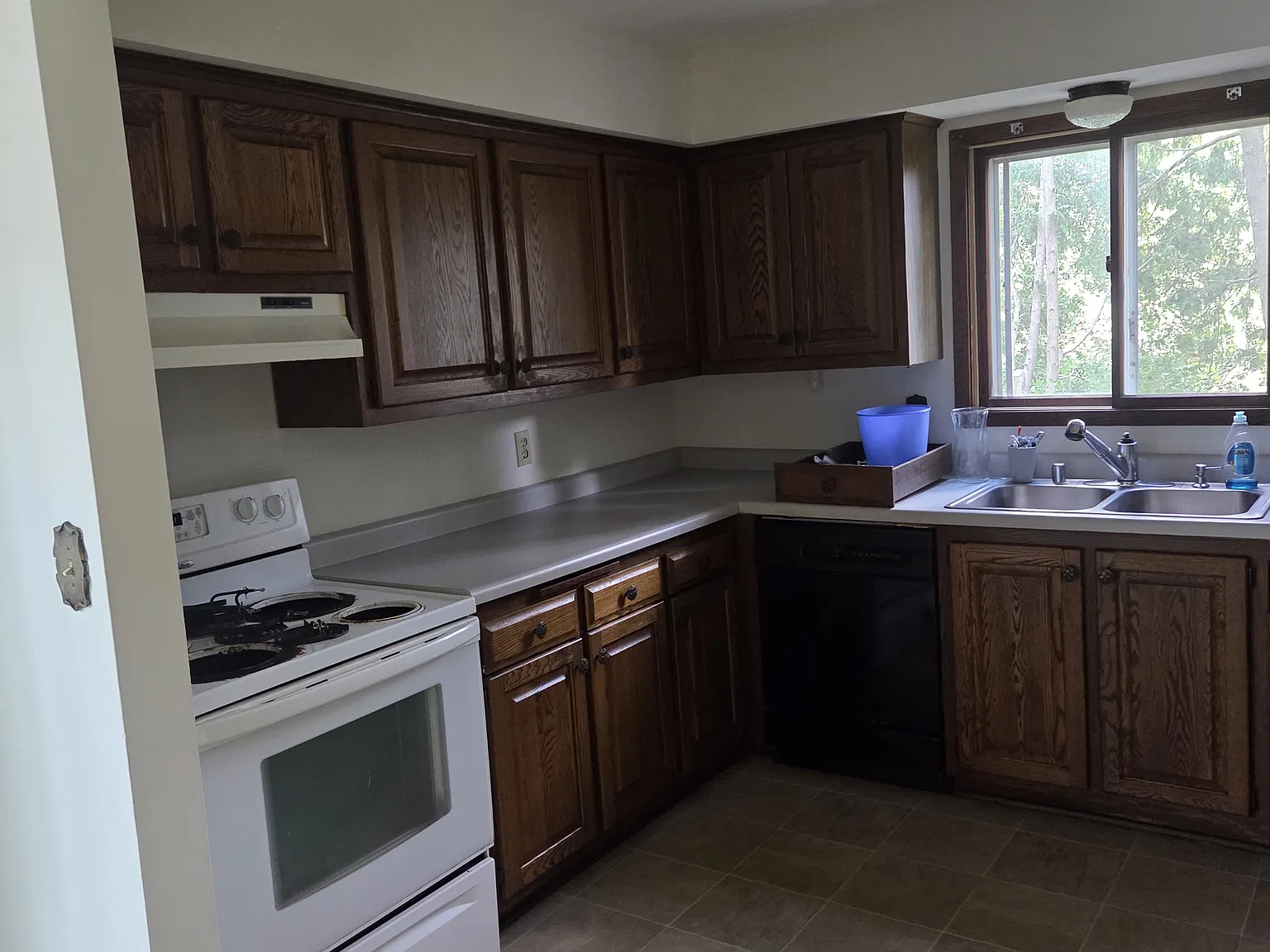 6 bed, 2800 sqft, $1,234 — Photo 2
