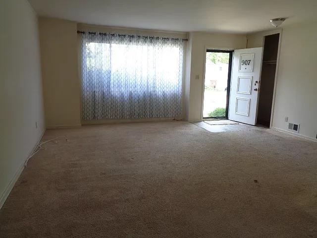 907 Bricker Blvd — Photo 2