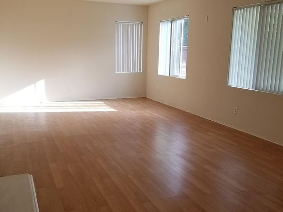 5th image of 33619 Delphinium Ln