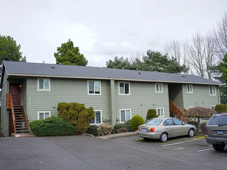 12155 SW Spur Ct #D — Photo 2