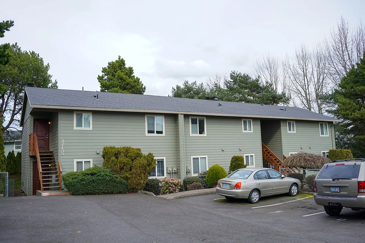 Building Photo - 12155 SW Spur Ct #D