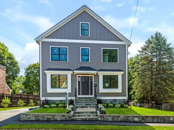 12 Brook Ave, Wakefield, MA 01880