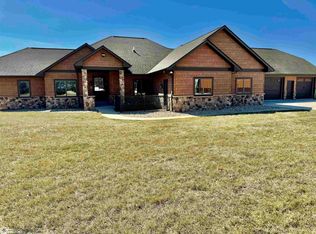 24208 Jonquil Ave, Mason City, IA 50401